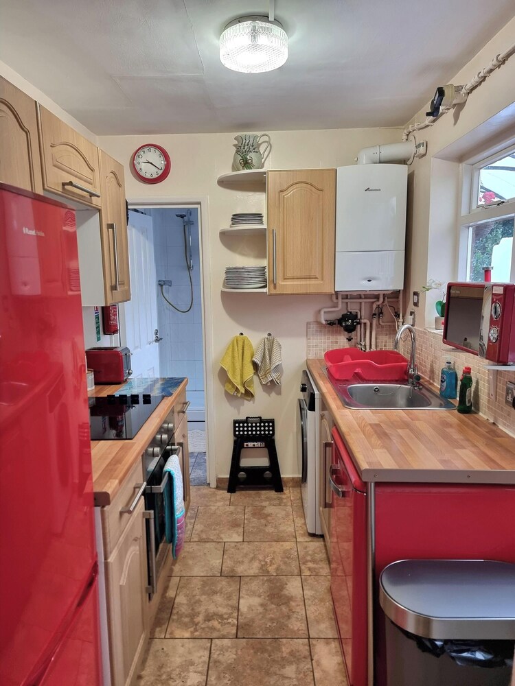 Canterbury - Sleeps 7 - Pet-friendly With Garden