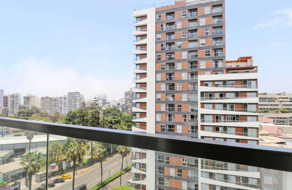 w Prestigious 2BR w Balcony in Barranco