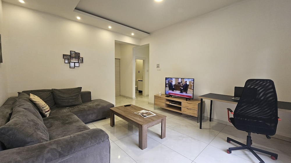 12 LCA - Stay Finibreeze Apartment