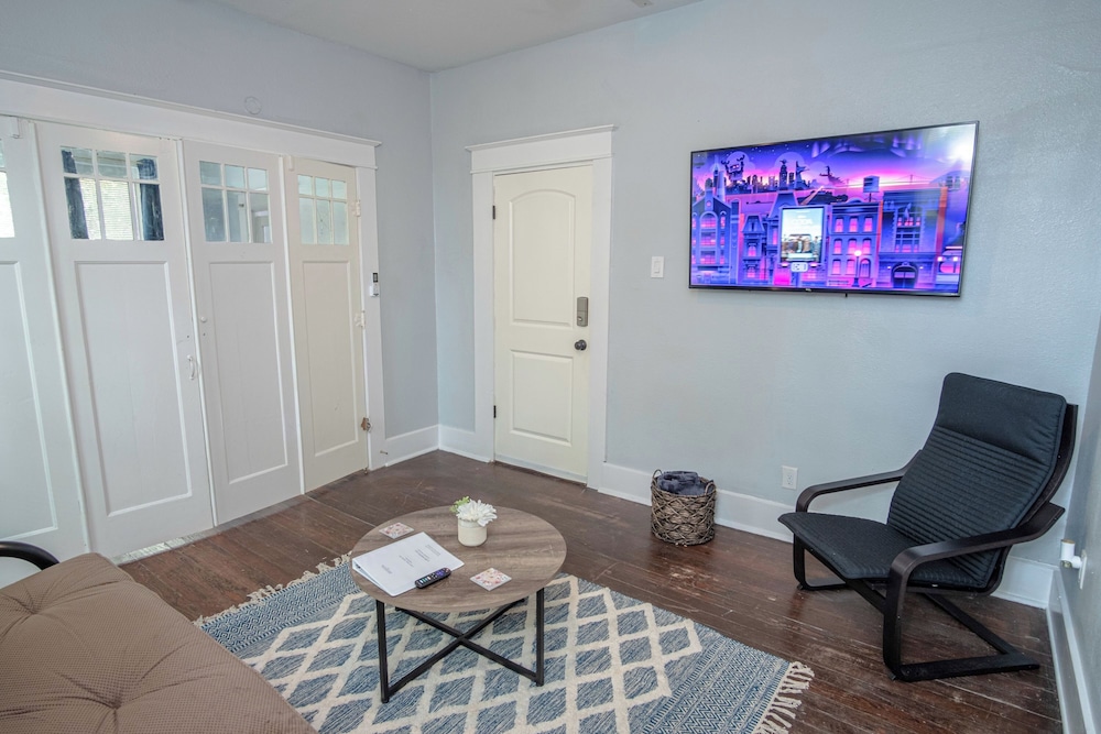 Great Staycation Las Carolinas Sleeps 5 - Image 3