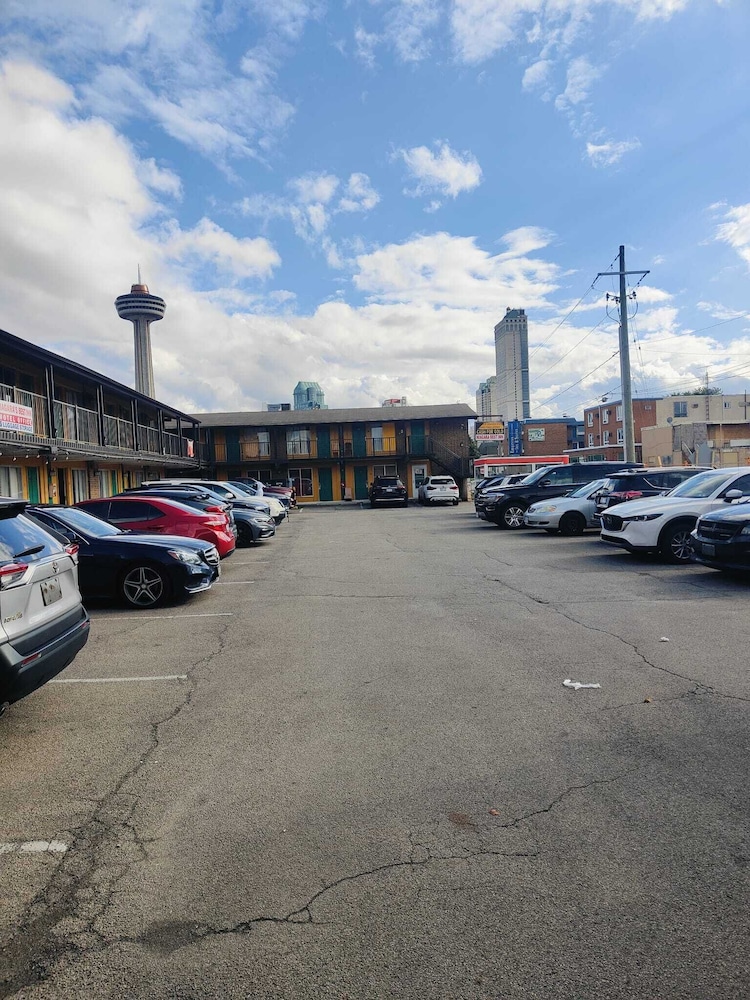 Niagara's Best Inn - Image 1