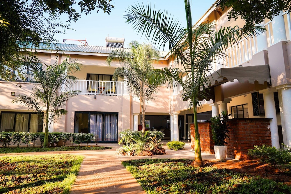 Lovely Deluxe With Outdoor Pool and gym - 2145