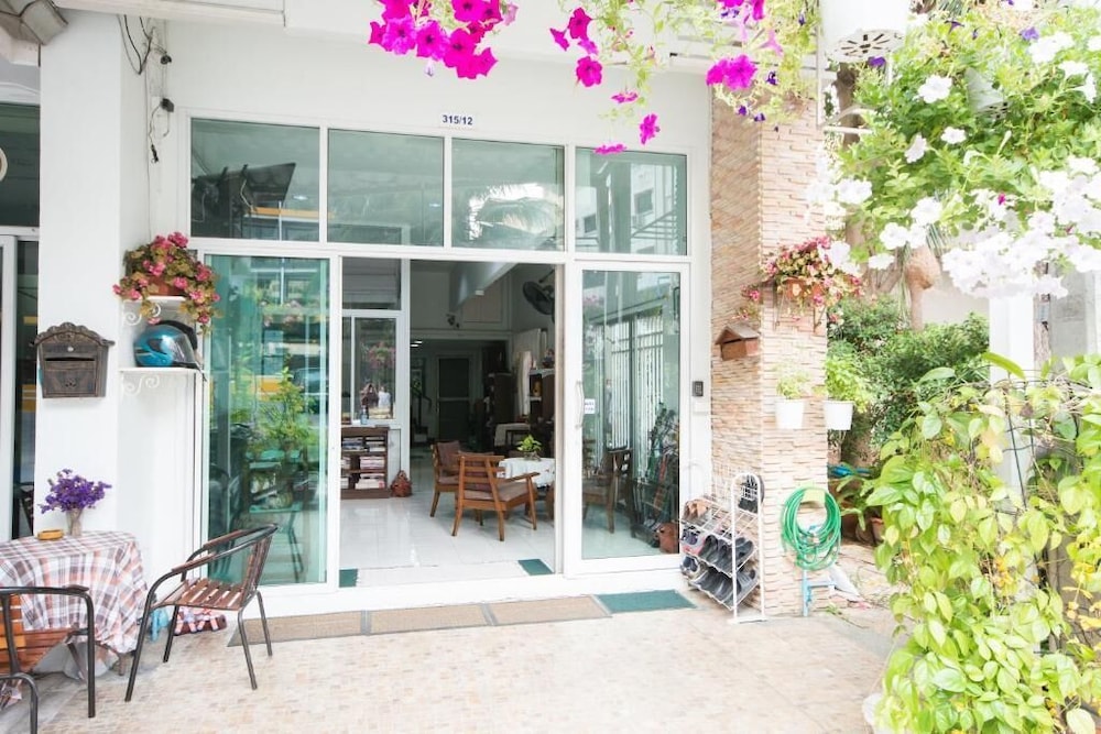 Admire House