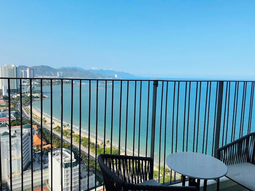 Gold Coast Balcony Serviced Apartment