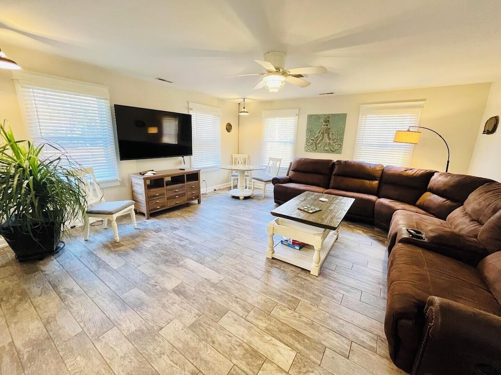 Central Avenue 33476