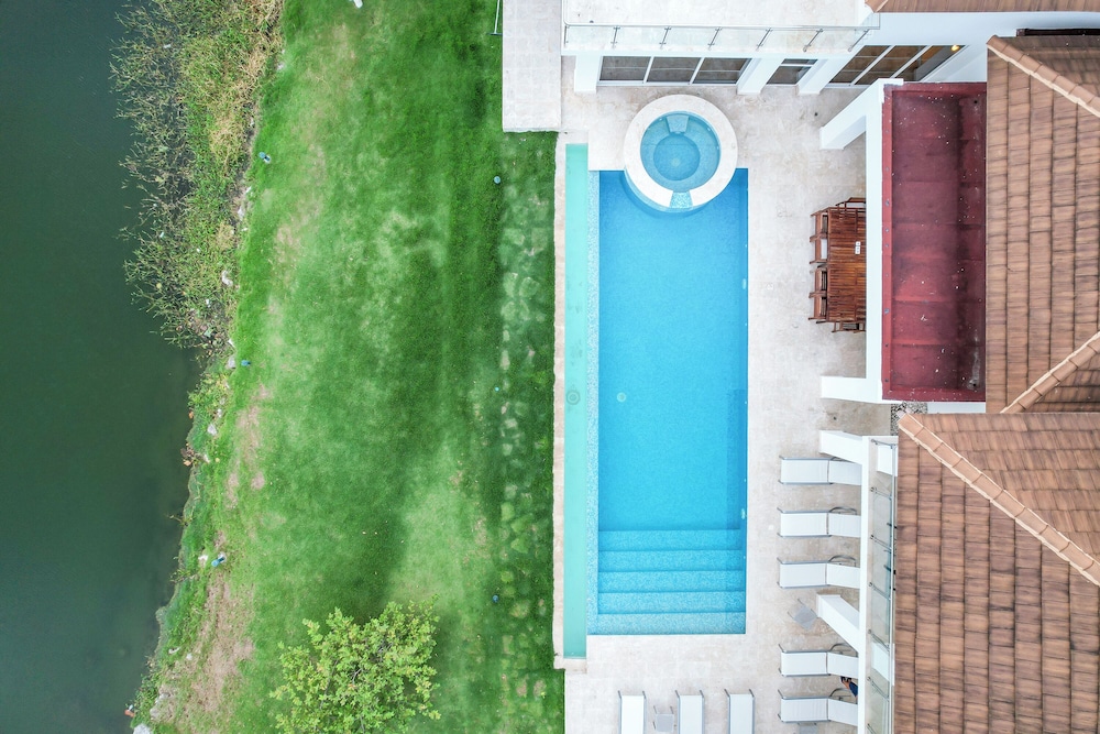 Lake View Cocotal Villa - Jacuzzi &Pool