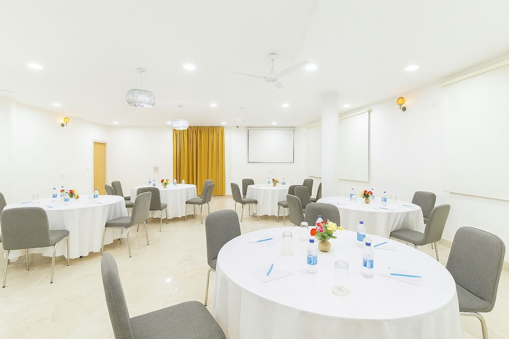 Hotel Shiva Lake - Near Mussoorie Lake