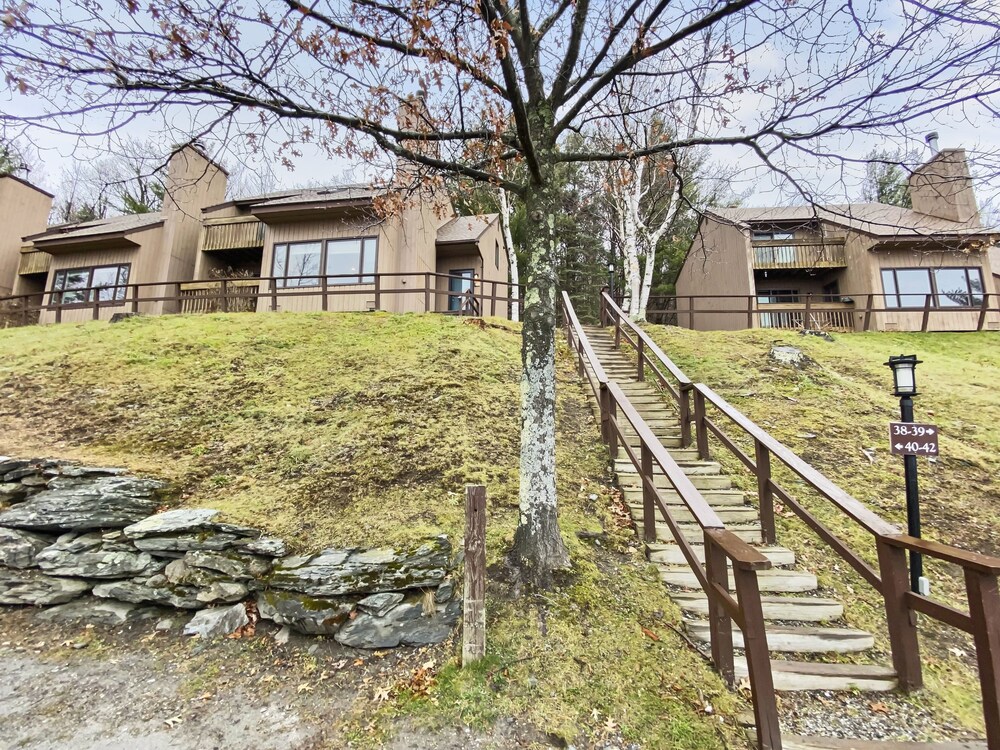 41 Summit Condo Near Mountain Shuttle by RedAwning