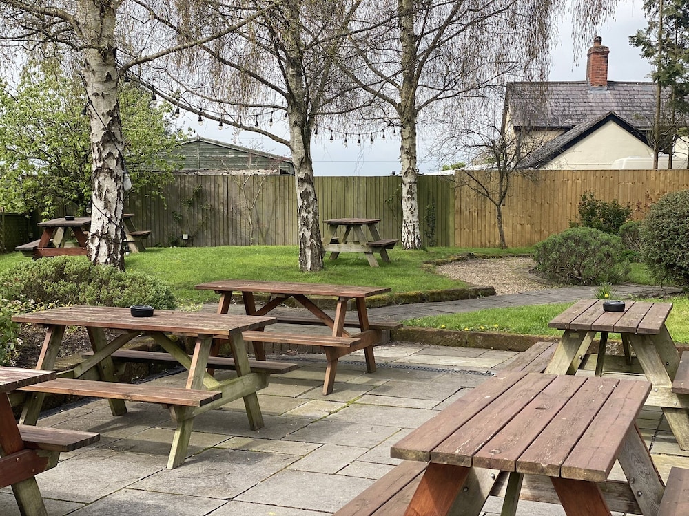 Burlton Inn