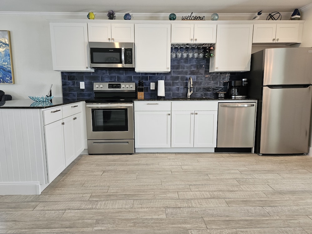 Coral by the Sea 3054, Sleeps 8, Walk to Beach