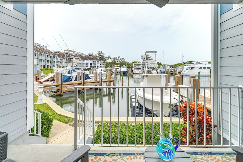 Pool & Beach Access: Vero Beach Condo!