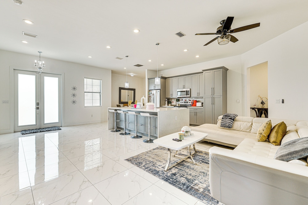 Day Trip to Fort Myers Beach: Pet-friendly Home!