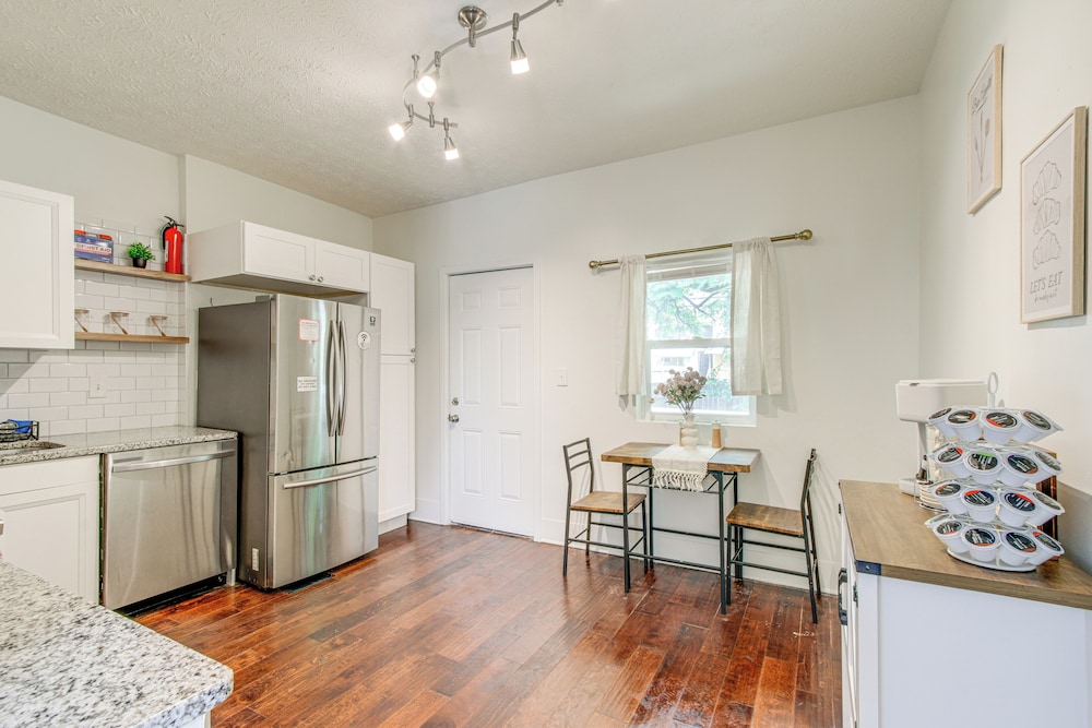 6 Mi to Ohio State: Walkable Home in S Columbus!