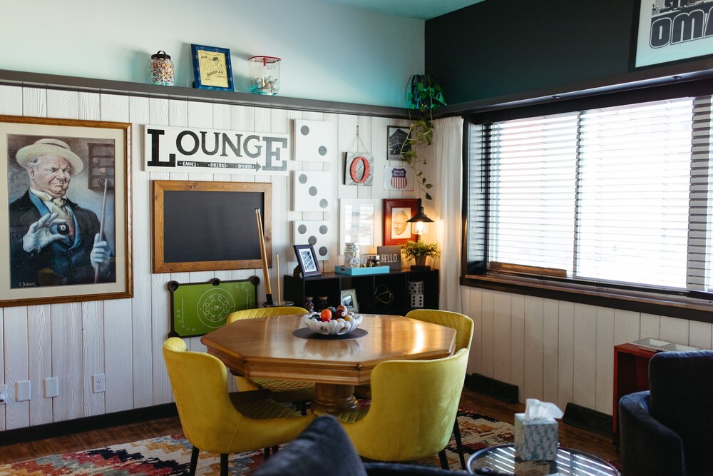 Omaha Vacations - Charming Omaha Retreat - Near Zoo  Downtown 3 Bedroom Home by RedAwning - Property Image 3
