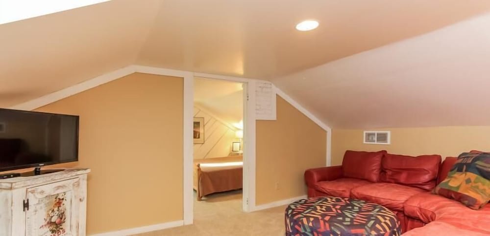 Hummingbird - One Bedroom Apartment, Sleeps 2