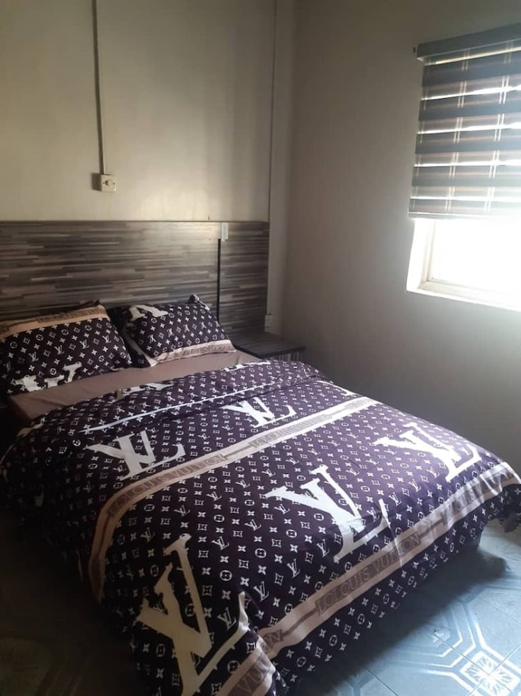Remarkable 2-bed Apartment in Lagos view 2
