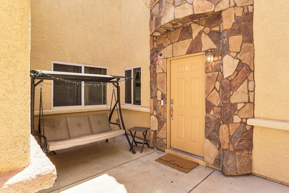 North Las Vegas Home w/ Hot Tub - 14 Mi to Strip!