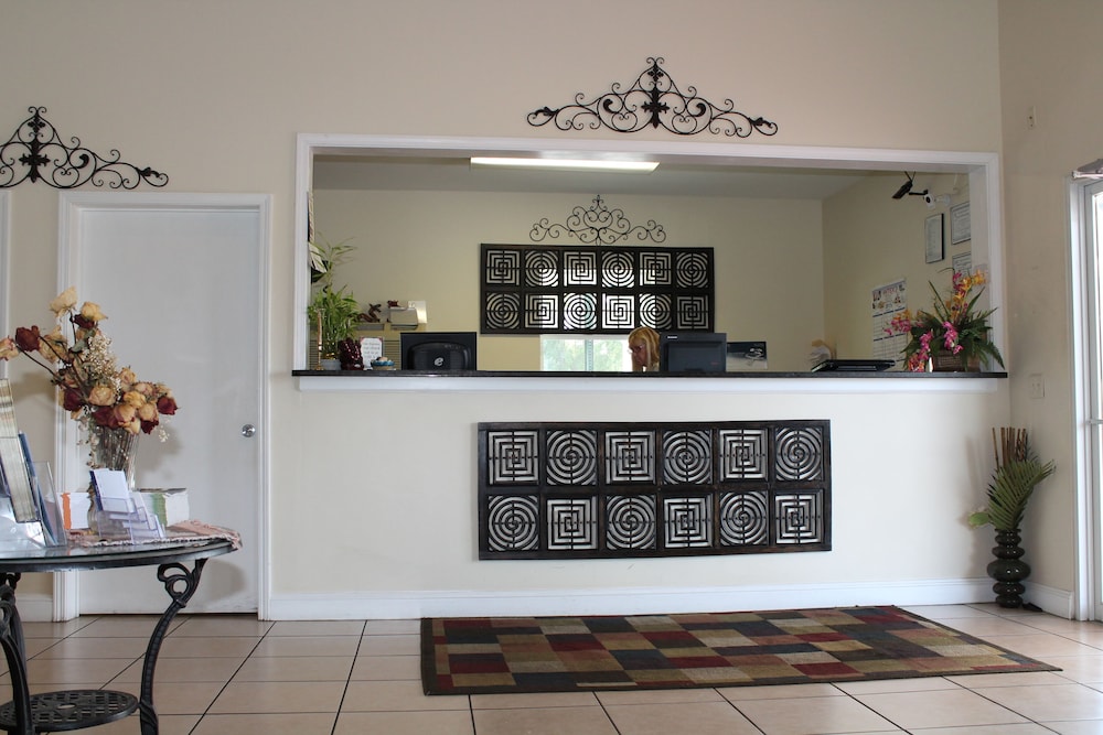 Kingsland Vacations - Travelers Inn - Property Image 1