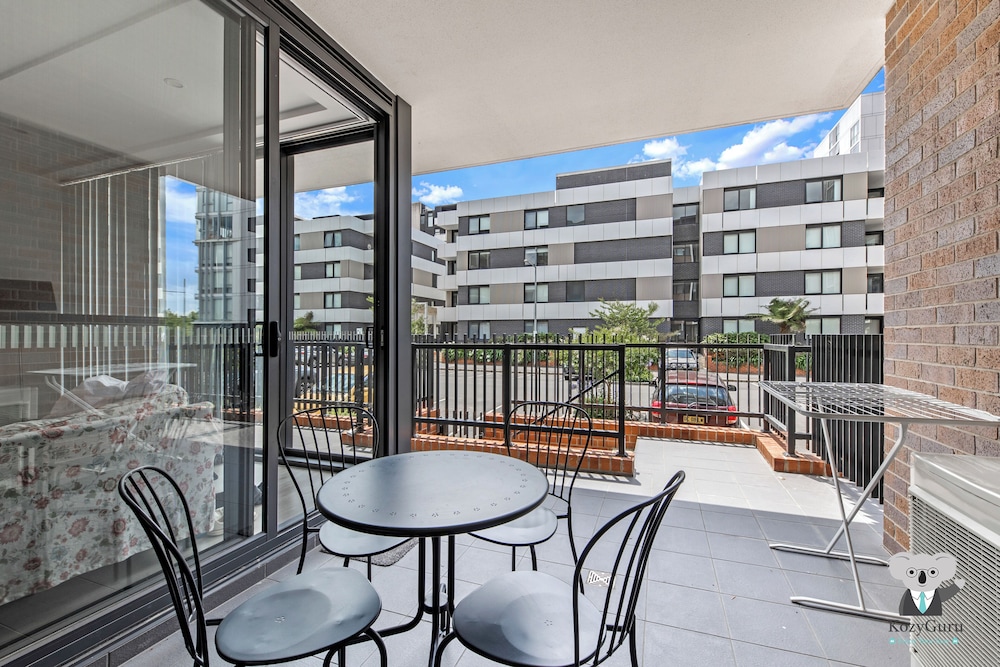 Kozyguru | Penrith | 2 Bed 2 Bath Apt Free Parking