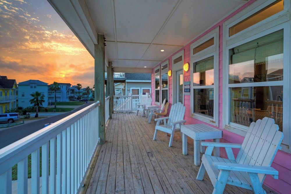 Sleeps 24 2 Homes w/ Beach Boardwalk Access & Deck Views Steps to the Beach