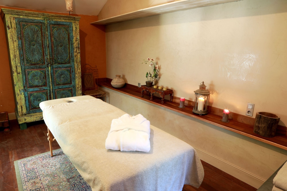 Justin de Provence en Orange — recepcion & lobby