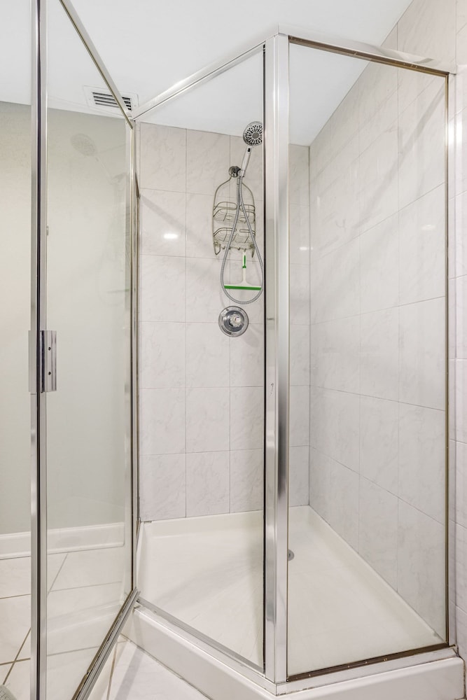 Admirals Quarters 508- Luxury Beachfront Condo 3 Bedrooms 3 Baths 5th Floor