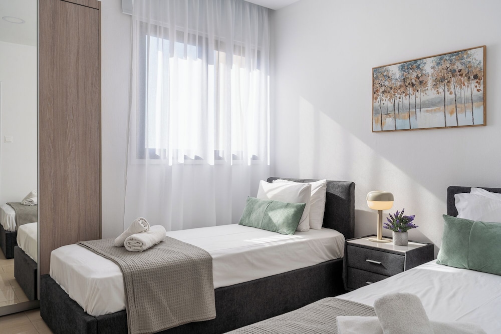 Averna - Breezy 2-BR Apt. in Larnaca
