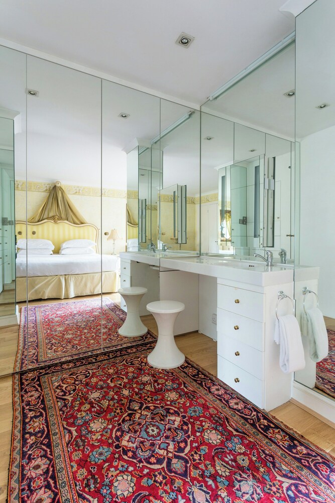 Hyde Park Gate II by Onefinestay