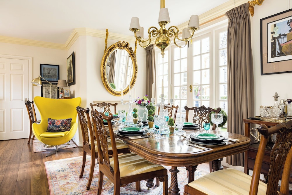 Mayfair 9-bed Townhouse - Sleeps 16, Patio & Ac