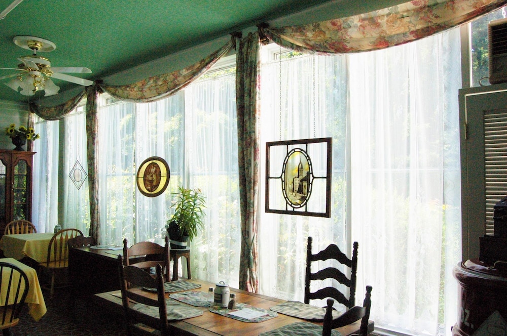 Mountain Laurel Inn