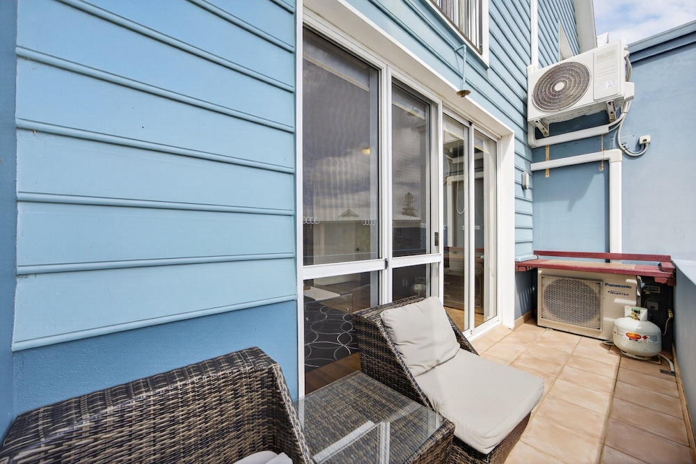 Serene 2-bed Apartment by the Canal