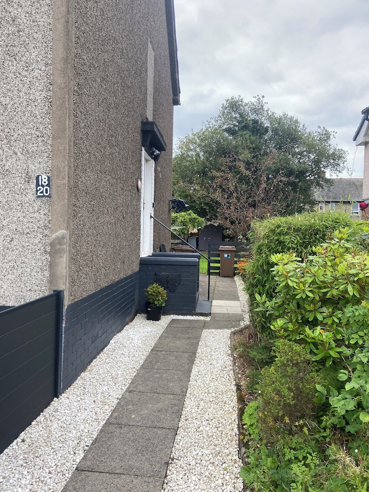Renfrew Apartment Near Glasgow Airport
