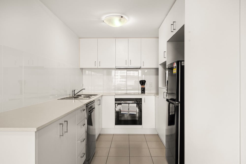 South Brisbane 2BR Apt With Gym & Sauna Access