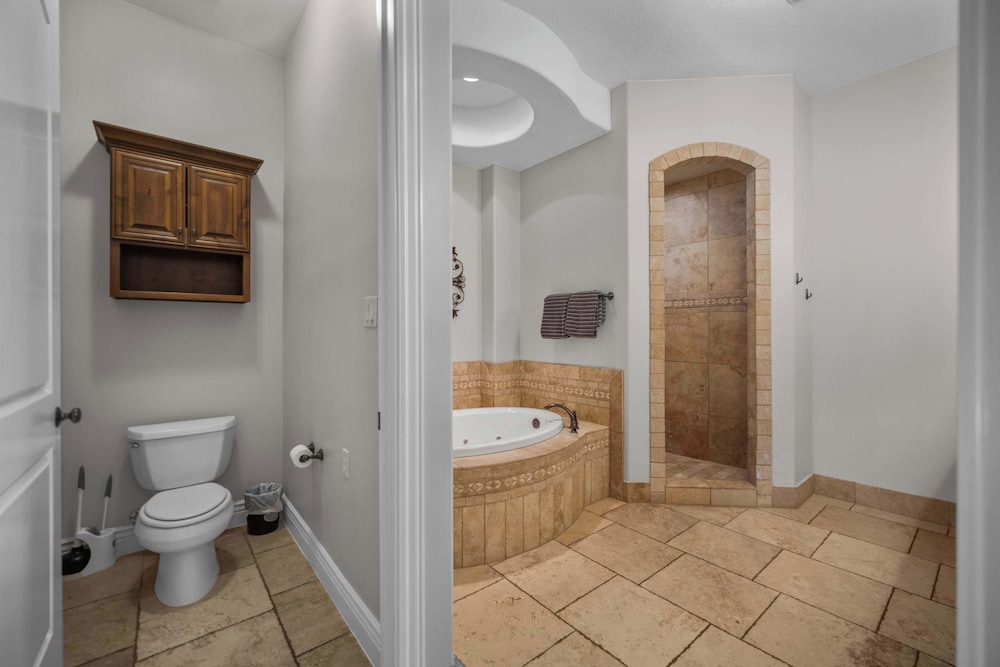Pool Paradise for Families - Condo for 12 w/ Resort-style Amenities