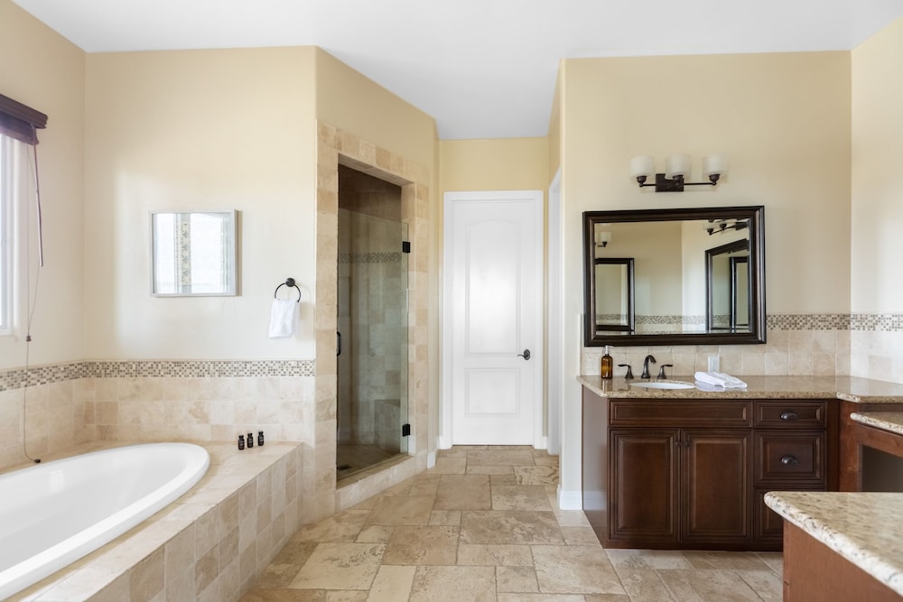 Palazzo Del Sol By Avantstay Breathtaking Home w Mountain Views Hot Tub