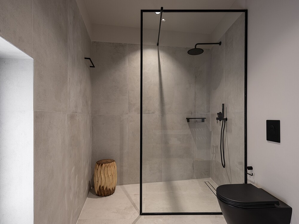 Lithinon Luxury Suites