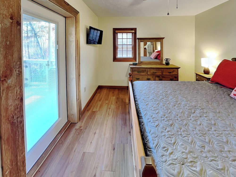 Alexander's Lookout by Jackson Mountain Rentals