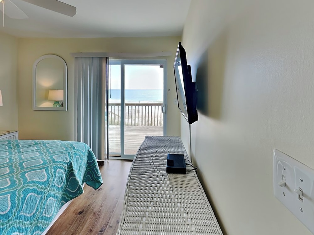 A Grande Green by Topsail Realty