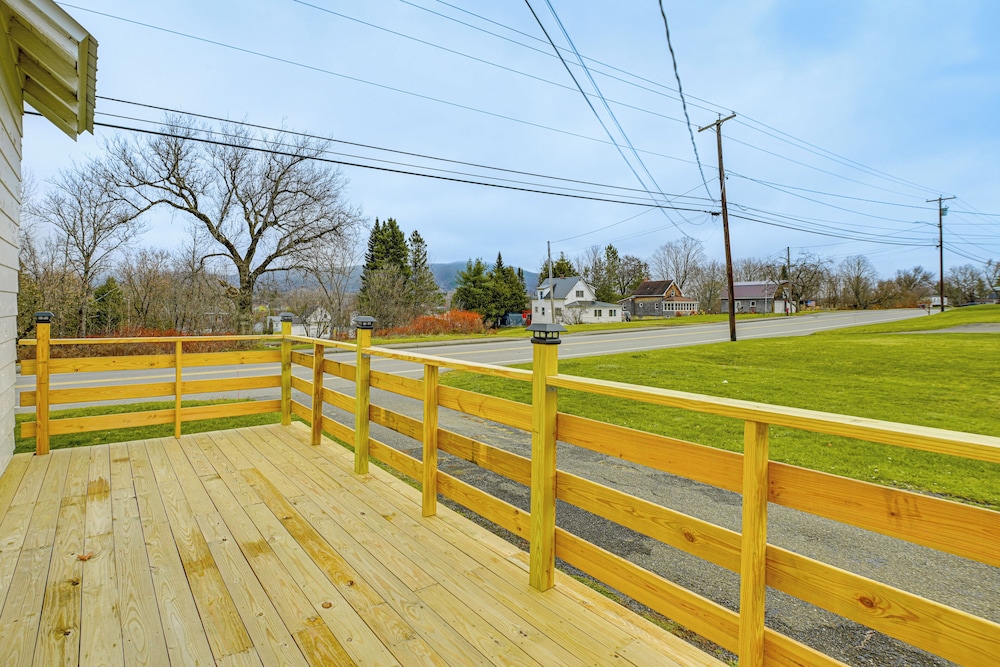 Near Skiing & Snowmobiling: Home in Mars Hill!
