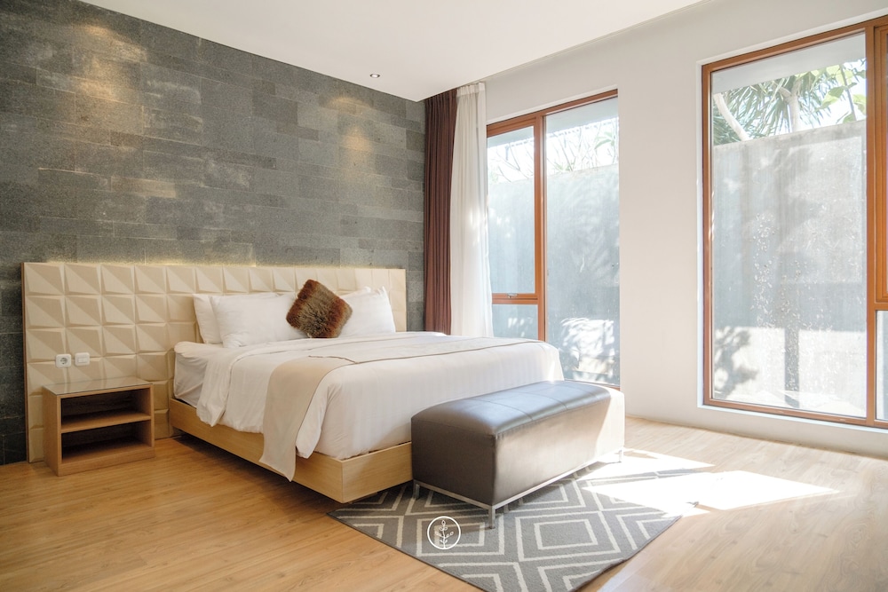 Asmaya 7BR Villa private heated pool and billiard view 3
