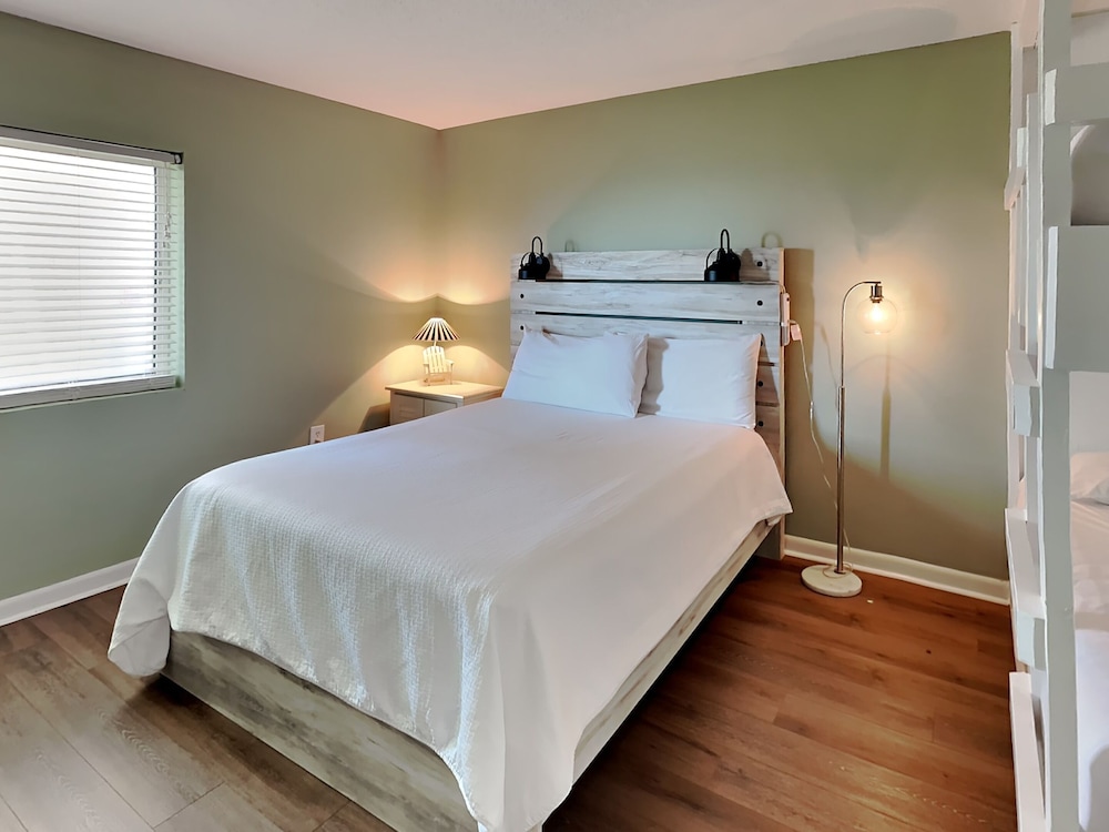 Aqua Villa by Southern Vacation Rentals view 4