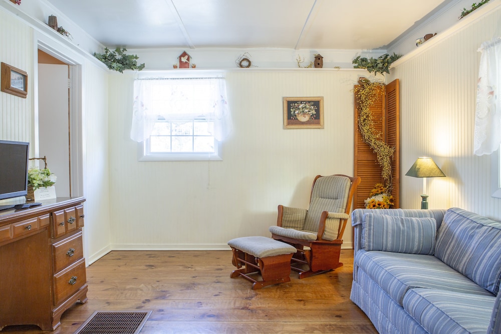 The Chimney Rock Inn & Cottages