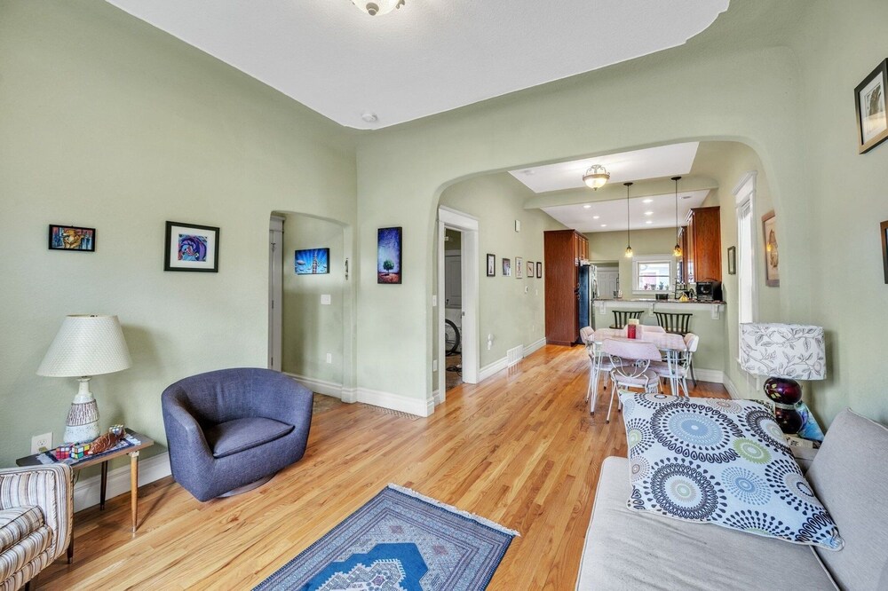 Stylish 2-story Home - Perfect Denver Location 2 Bedroom Home