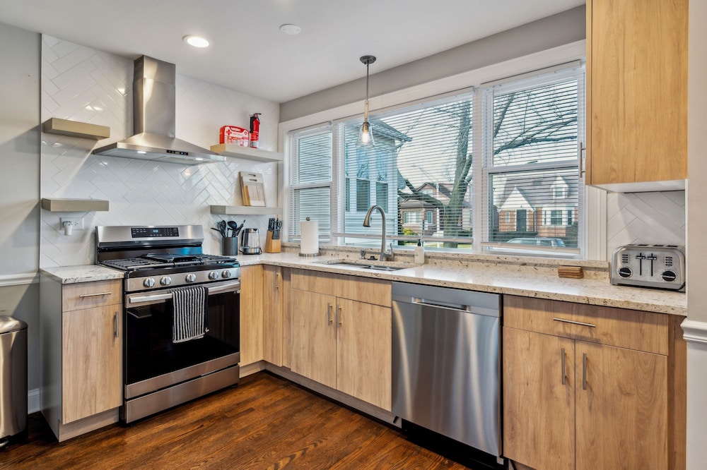 Charming Belmont Heights Oasis 4 Bedroom Home