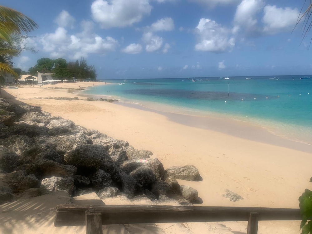 The Art Studio 12 Beachfront Apartment Barbados