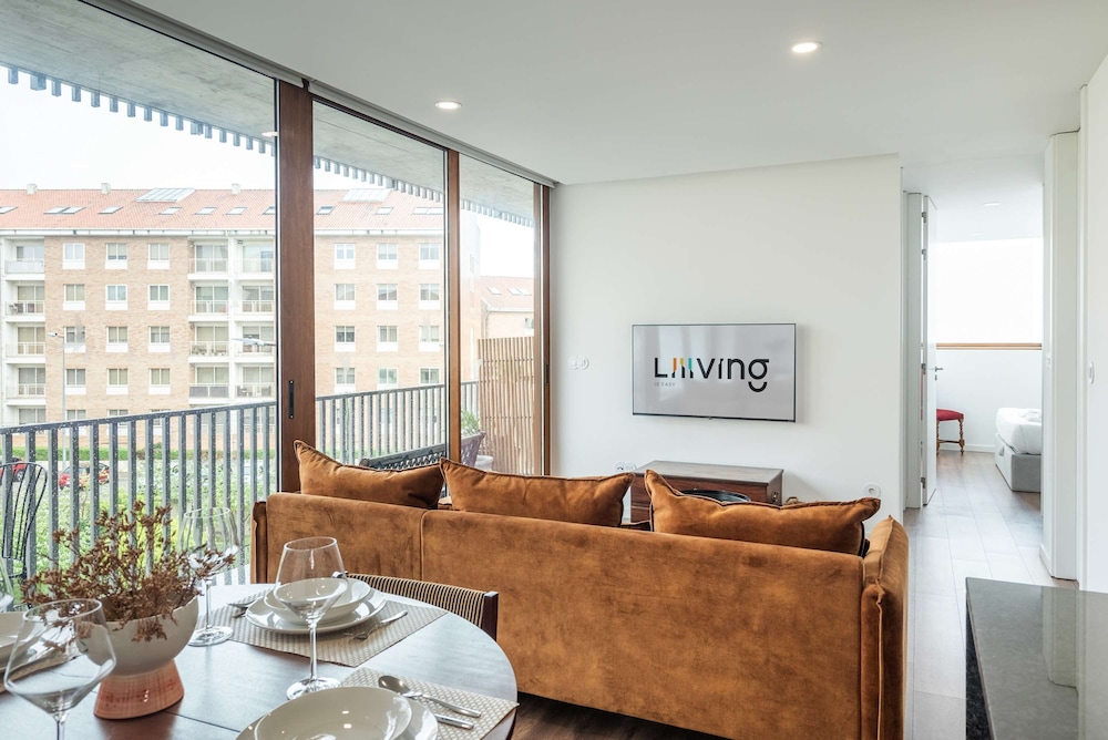 Liiiving in Matosinhos - Warm Vintage Apartment