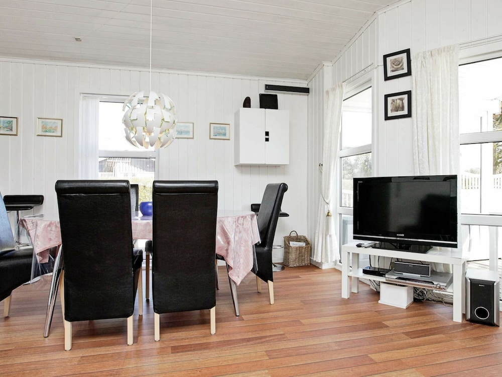 6 Person Holiday Home in Ulfborg view 4