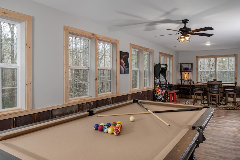 Boone Getaway Dog Friendly Hot Tub Fire Pit