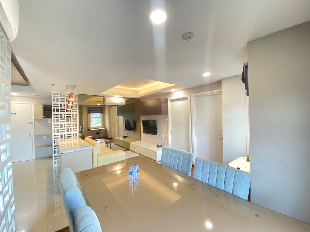 Luxurious 2Br Apartment At Parahyangan Residence view 3
