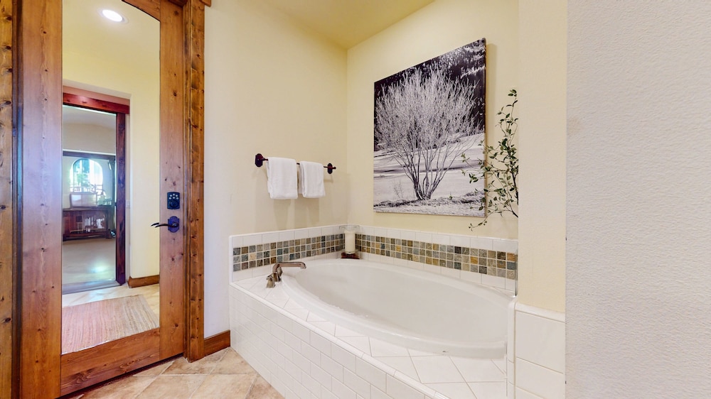 Snowcreek Vi The Lodges #1197 3 Bedroom Condo